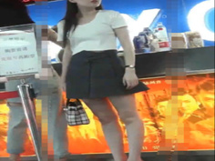 真‧偷拍神人!! 有結伴同行的氣質美女照樣拍! 最棒的時機收錄精彩瞬間 1