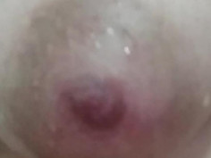 乳晕超大的巨乳骚母狗情妇不听话 就得这么调教她的骚奶子