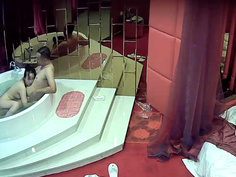 飯店偷拍小姐緊緊貼在胖大哥懷中