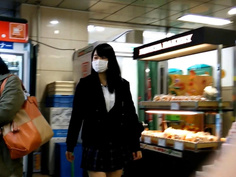 真‧偷拍神人!!不管站著坐著 只要是高中妹內褲顏色都引人遐想 12