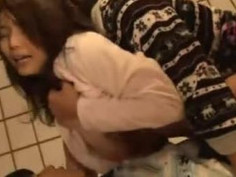 不小心插進媽媽的小穴裡