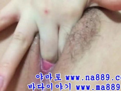 한국야동 매끈한 핑보 자위하니깐 하얀액이 흐르네
