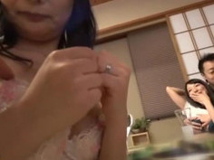 SHE-424 人妻性愛派對 都內某旅館集合！！婚後還想跟被人熱戀性交的20歲30歲人妻們的性交酒會