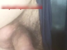 不怕出車禍？不顧男友駕駛中！騷女硬要他摸摸...最後忍不住咬男友的排檔桿