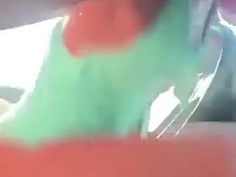 他們是在騎馬 不是開車