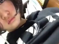 超萌的嫩妹露出巨乳一直搓揉 就想讓人嚕一發