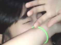 我美麗的白雪公主 你一直迷人的笑 我也只好填滿你了