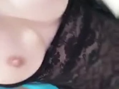 大奶網紅的付費自拍影片流出...揉捏巨乳呻吟不止：我可付多點錢幫你揉2