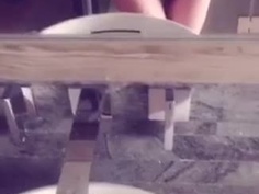 大奶網紅的付費自拍影片流出...揉捏巨乳呻吟不止：我可付多點錢幫你揉1