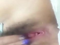 [國語]騷女小小年紀性慾旺盛 與男友視頻自慰求草 國語淫話勾引