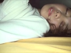 逼逼粉嫩的美女大學生約會網友被迷倒無套內射一穴白漿02