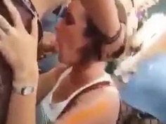 聽演唱會受不鳥叫女友幫我口