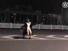 南宁20岁大学生裸奔视频 想要完整版 转发起来