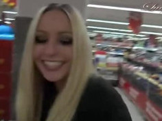 …erstmal zu Penny - denn die geile Lucy ist schon da…