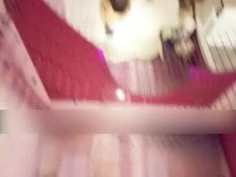 粉色的情趣床上裹着的是单男和女友的肉体