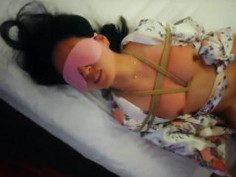 喜欢看骚妻被人干，委托汤友上了骚妻，我在旁边拍的，希望大家喜欢 表情丰富