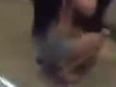 如果这不是炒作的话，那该带她去看医生了。 来吧，一起脱