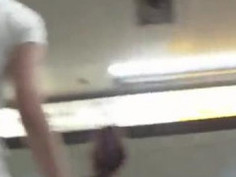 一路尾随偷拍裙底 扒糗事最新地址 www.91baqiushi.com