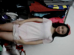 藝校萌妹搞怪自拍 這一脫逗得我們好樂 2