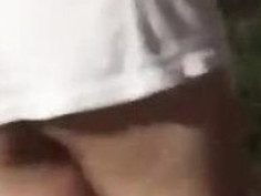 나 이런 거 한 번도 안 해봤는데… ㅠ 공원에 산책 나왔다가 사람 없구 차만 다니길래 화장실에서 핫팬츠랑 팬티 벗고.. ㅎㅎ산책로 걷는 중… ㅠㅠ 하 떨리는데 뭔가 흥분 되는 이 느낌 뭘까요.. ㅠㅠ