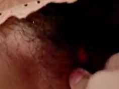 就给大家看看小骚喵的嫩穴 一个劲的叫我主人