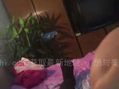 小情人不害臊在我面前摇啊摇，掏出大屌干得嗷嗷叫