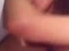 小小学生妹被骗到宾馆操逼，叫的很享受啊