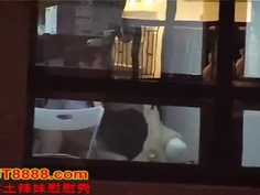 某大樓公寓正好拍到激情演出