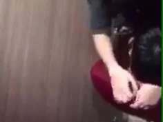 酒吧內廁所驚見四腳獸