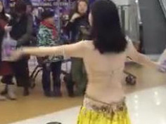 商场炫舞的dancer露点 太小了，撑不住