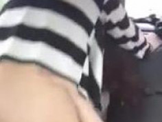 绿帽男都喜欢的一个场景，就是自己开着车，女友和炮友在后座激情。那种为他们服务的感觉体现的淋漓尽致。另外一个类似的体验，就是学生时代，女友约了其他炮友后，自己要骑车把她送到炮友家楼下，之后找个地方等他们完事，再骑车把女友送回家。