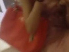 陪好友逛街的美人 裙子下的小丁還有點卡縫好精采