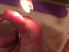 今天玩了滴蜡(/ω＼) 蜡烛是低温蜡烛 50多度 但还是好疼啊（＞﹏＜）庆祝100粉丝特意发个视频庆祝一下～～