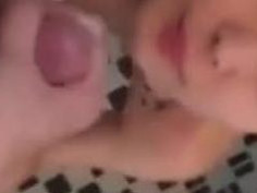 偷偷在廁所做愛 已做好準備接受大量口爆顏射