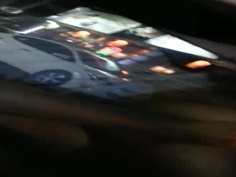 情侶慾火難耐在路旁直接車震！旁邊一堆人在拍照幹不誤！