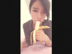 오늘은 입싸 동영상ㅎㅎㅎㅎㅎㅎㅎㅎㅎㅎㅎㅎ 심심해서 바나나로 장난좀 쳐봤어여 예뿌게 봐주세여 ^ㅡ^ 반응보고 다른것도 올리겟슴ㅋㅋㅋㅋㅋ 화질구린점 이해해주세여 ㅜㅜㅜㅜ 이거다!