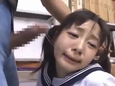 日本學生妹圖書館裡被強制噴潮