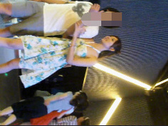 本土街上偷拍別人的馬子 盡然是個沒穿內褲的騷包!