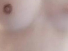 满足上次哥哥们说想看胸的要求，就作为情人节的福利吧！小丸子爱你们，啵啵！