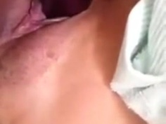 大眼正妹手抓10公分大茄子吸吮抽插行徑很大膽