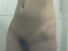 偷拍朋友老婆洗澡沖涼3