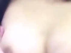 (´▽`)ﾉ-爆乳的白皙正妹對我狂揉她的酥胸　往大腿根部看...除毛完畢等我「嚐鮮」