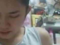 二次元小姐姐两个奶子发育的真好