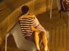 香港土地不足問題嚴重 港女學生校服都未換就在公眾地方高潮