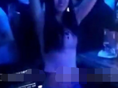 [不能只有我看到!!]新鮮現約現做!夜店泡大奶妹回房間~:聽說毛多的男人性欲很強? 所以無套前後洞都玩直接射入~