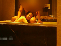 [JAV101本土精選!]廠商派她來旅館接洽，還沒洗澡前就先一發，被征服的女人依著小鳥