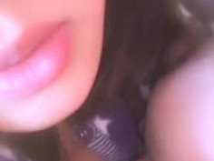 95後小辣媽為了奶粉錢，帶著孩子赴約啪啪還直播!!