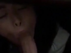 我在打怪！女友在桌子下吃我的大香蕉！爽度太高害我遊戲中斷：抓出來犒賞一下