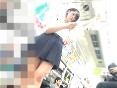 真‧偷拍神人!!不管站著坐著 只要是高中妹內褲顏色都引人遐想 17