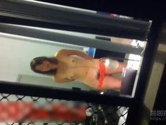 隨時有驚喜！魯男冒死偷拍住在對面的妹子 衣服一脫…我瞬間邪惡了!!